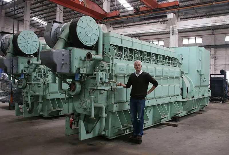 EMAC's UK Sales Representative-Richard Smith with marine main engine 800x540 EMAC's UK Sales Representative-Richard Smith with marine main engine